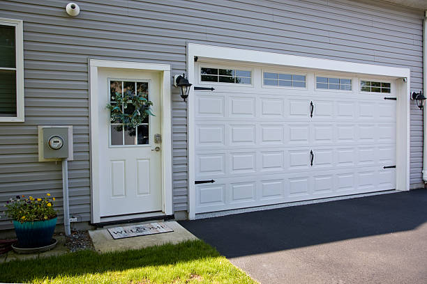 24/7 Emergency Garage Door Panel Replacement experts in Versailles, KY